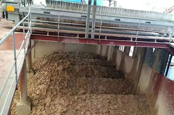 污泥壓濾脫水加絮凝劑后跑泥的原因 污泥壓濾脫水加絮凝劑后跑泥的原因